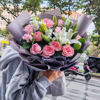泰州11朵戴安娜粉玫瑰百合，与你一起追逐梦想