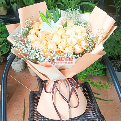 泰州33朵香槟玫瑰百合，心里永远是你